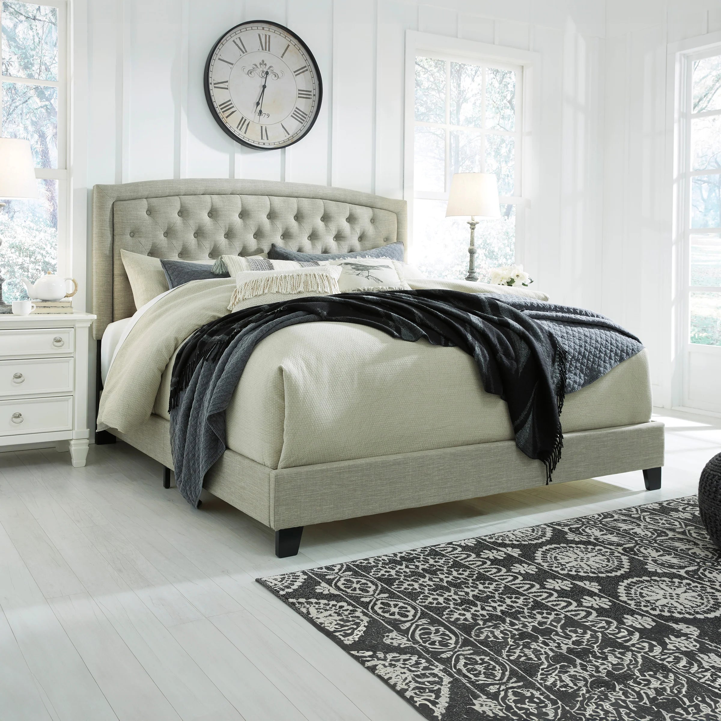 Jerary Queen Upholstered Bed