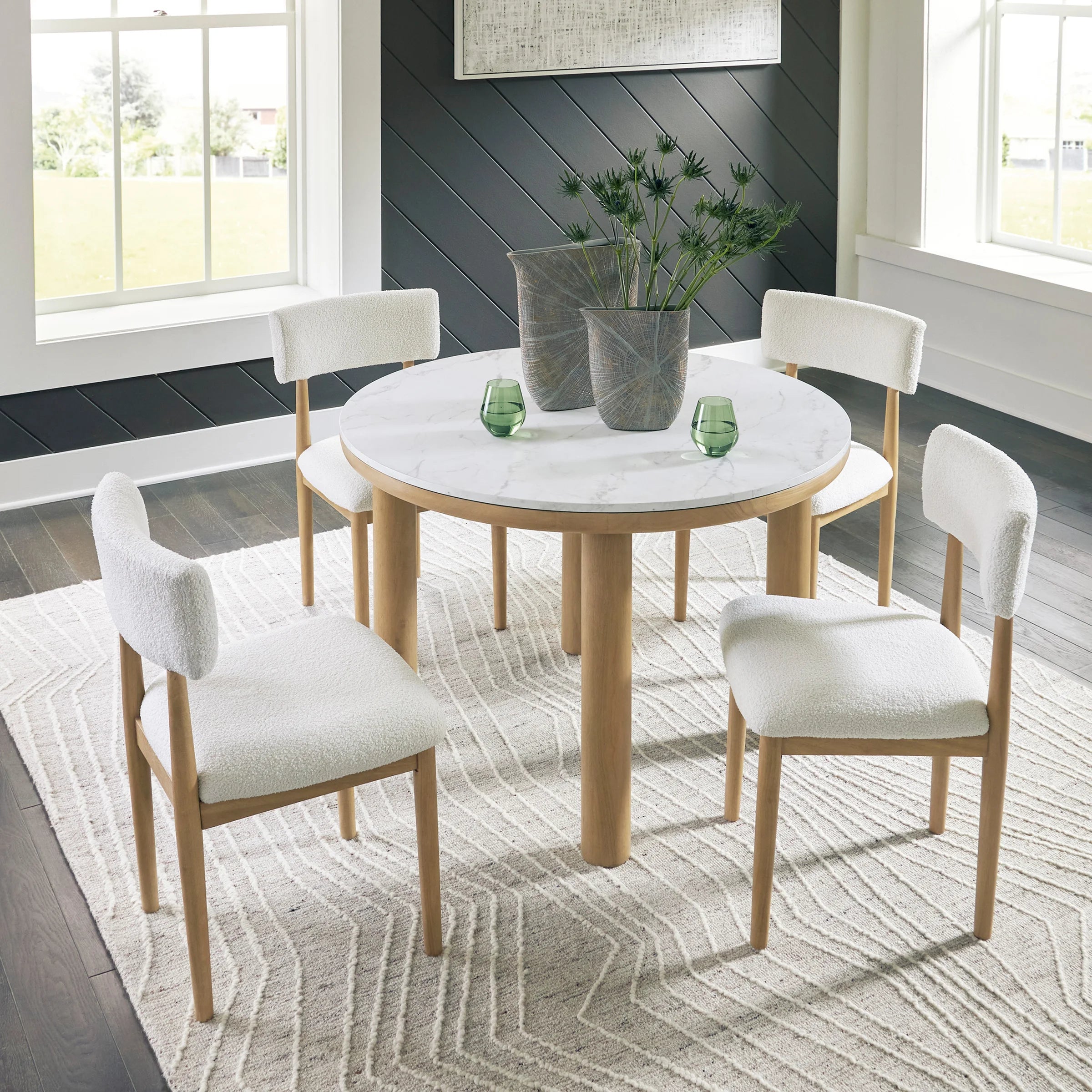 Sawdyn Dining Set
