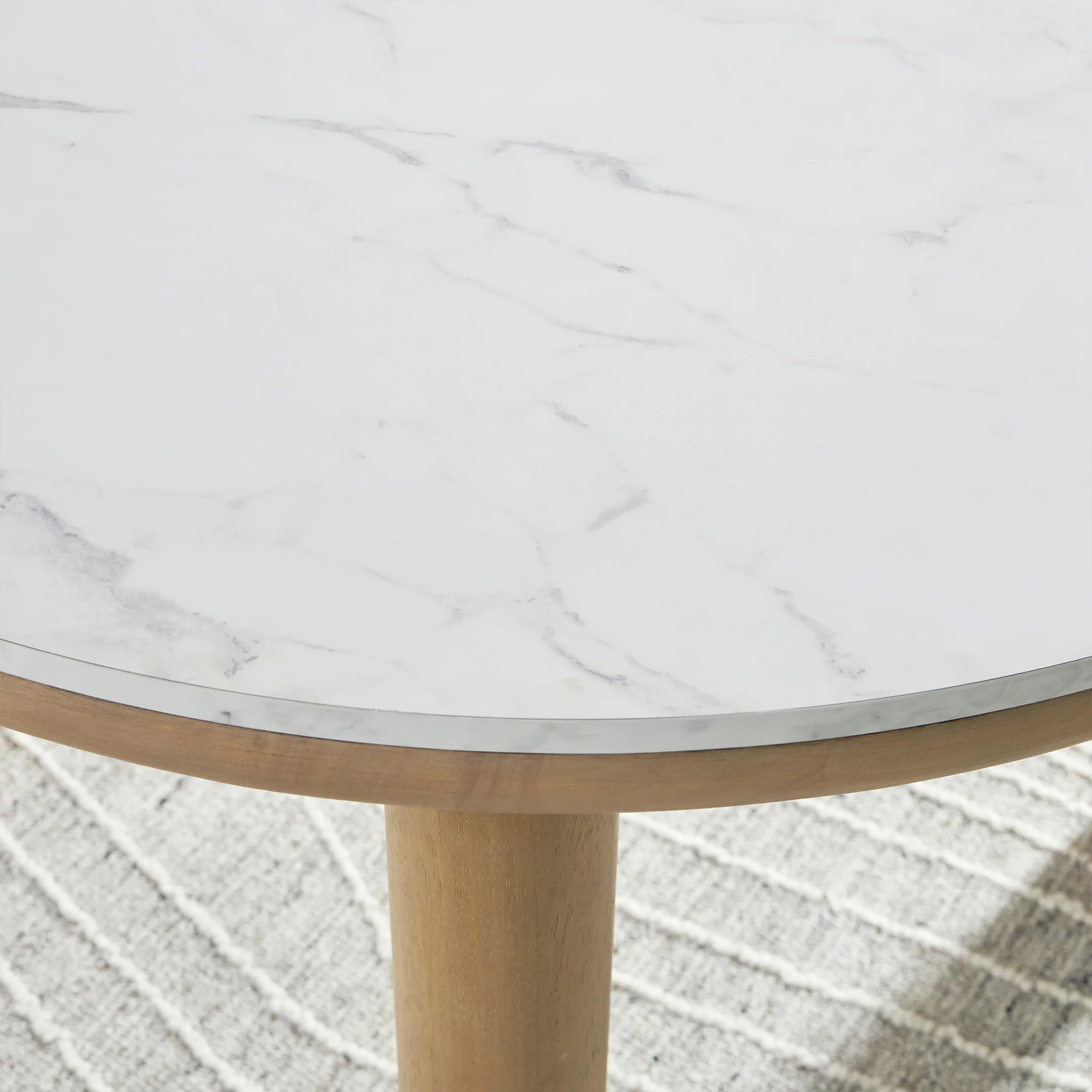 Sawdyn Dining Set